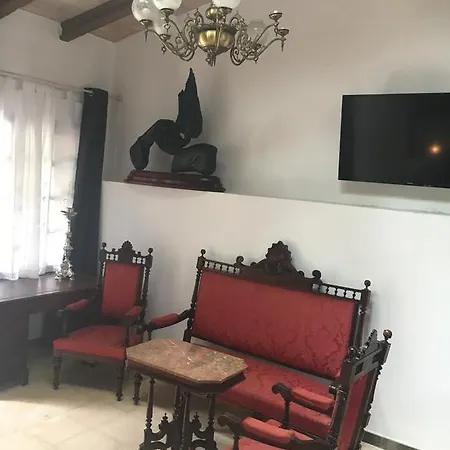 Stadthaus Mitten Im Kuenstlerviertel Von Arta Mit Zwei Wohnungen Buitenkant foto